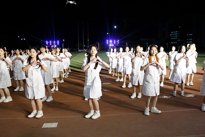 护理表演.jpg