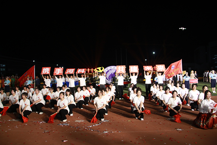建工表演.jpg