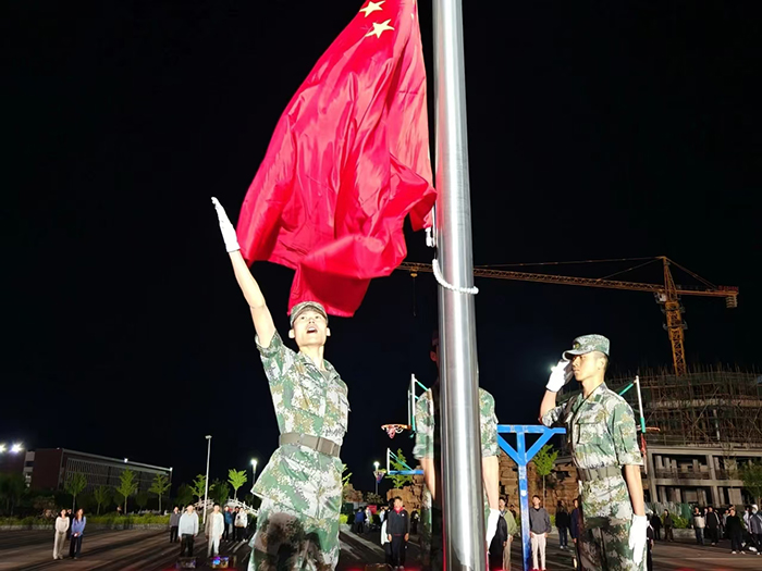 升国旗.jpg
