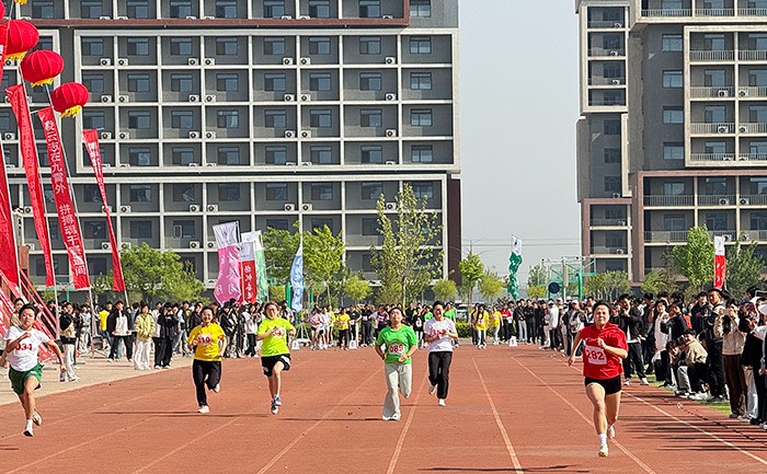 女子赛跑.jpg