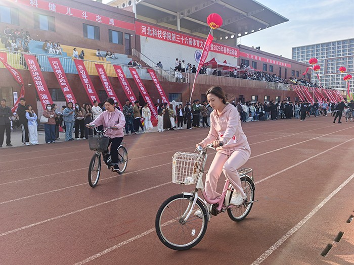 骑车.jpg