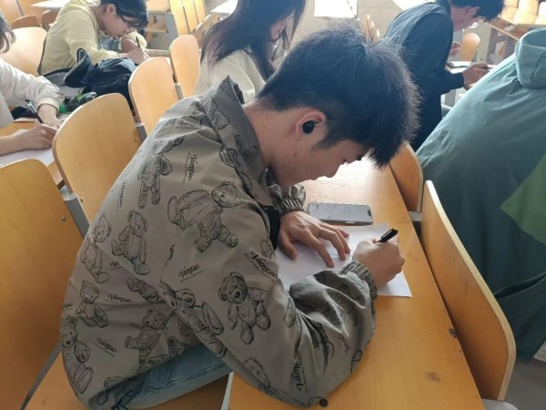 best365体育官网登录入口社团指导中心“妙笔绘楼，羽战双雄” 第 4 张