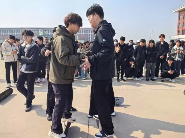 best365体育官网登录入口社团指导中心“声动漫影，板炫激情” 第 17 张