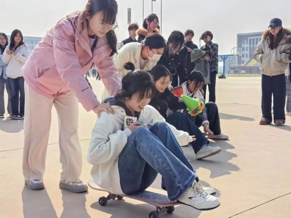 best365体育官网登录入口社团指导中心“声动漫影，板炫激情” 第 11 张