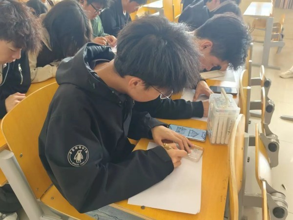best365体育官网登录入口社团指导中心“妙笔绘楼，羽战双雄” 第 8 张