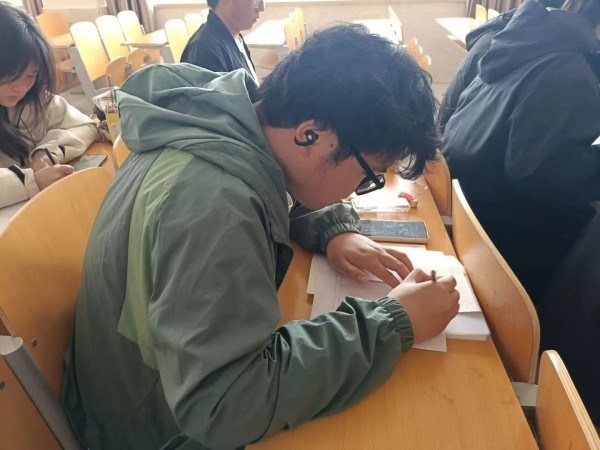best365体育官网登录入口社团指导中心“妙笔绘楼，羽战双雄” 第 2 张