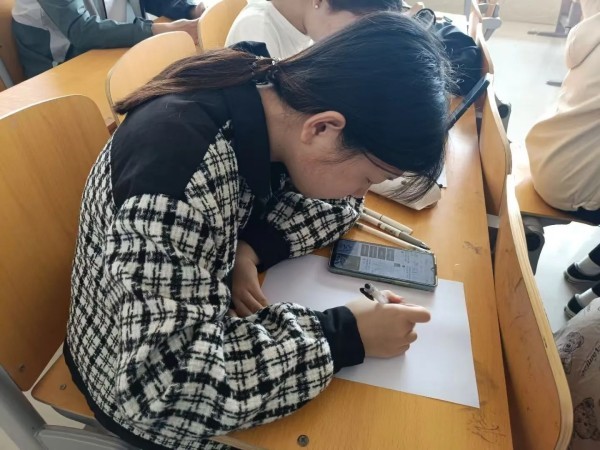 best365体育官网登录入口社团指导中心“妙笔绘楼，羽战双雄” 第 6 张