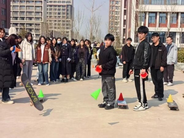 best365体育官网登录入口社团指导中心“声动漫影，板炫激情” 第 13 张