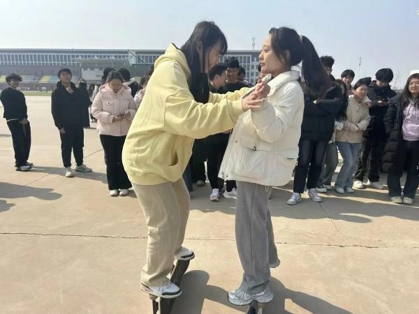 best365体育官网登录入口社团指导中心“声动漫影，板炫激情” 第 16 张