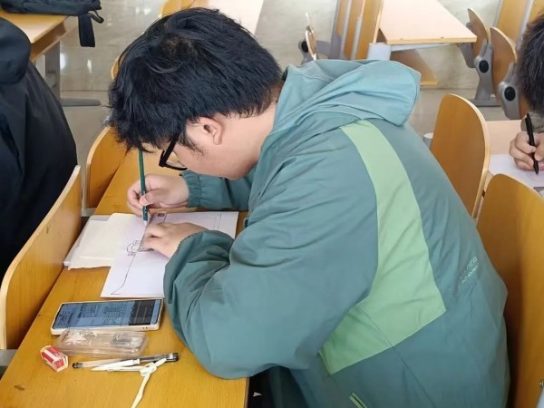 best365体育官网登录入口社团指导中心“妙笔绘楼，羽战双雄” 第 5 张