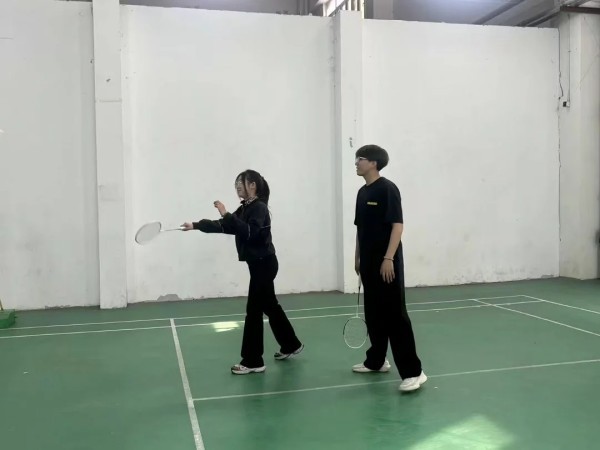 best365体育官网登录入口社团指导中心“妙笔绘楼，羽战双雄” 第 18 张