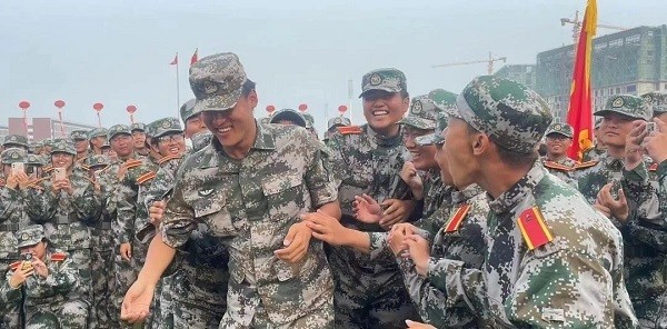 best365体育官网登录入口-计算机学院 隆重举行 “2023年新生军训结营式暨开学典礼” 第 8 张