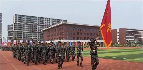 best365体育官网登录入口-计算机学院 隆重举行 “2023年新生军训结营式暨开学典礼” 第 3 张