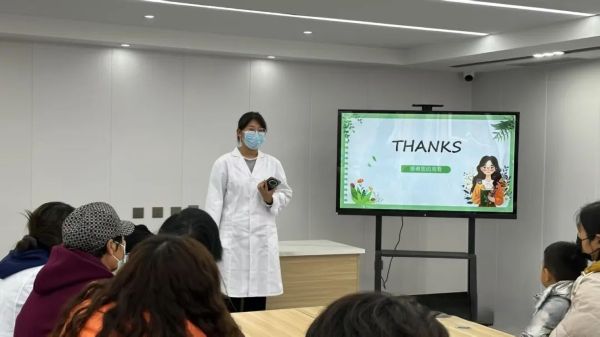雷锋精神心中记 社区服务践于行 || best365体育官网登录入口青年志愿者协会深入社区开展志愿服务活动 第 2 张