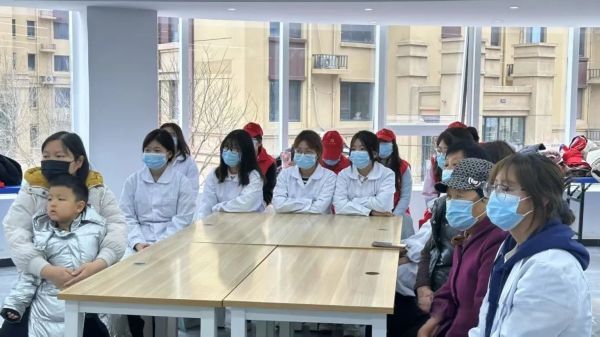 雷锋精神心中记 社区服务践于行 || best365体育官网登录入口青年志愿者协会深入社区开展志愿服务活动 第 5 张