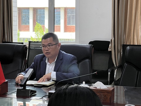 教育学院召开期中教学检查教师座